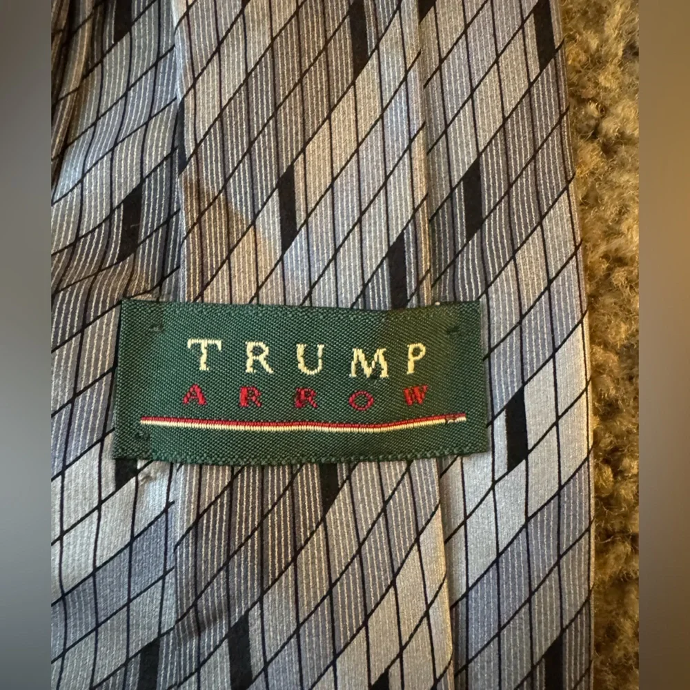 Trump x Arrow Gray Diagonal Check Tie - Picture 2 of 3